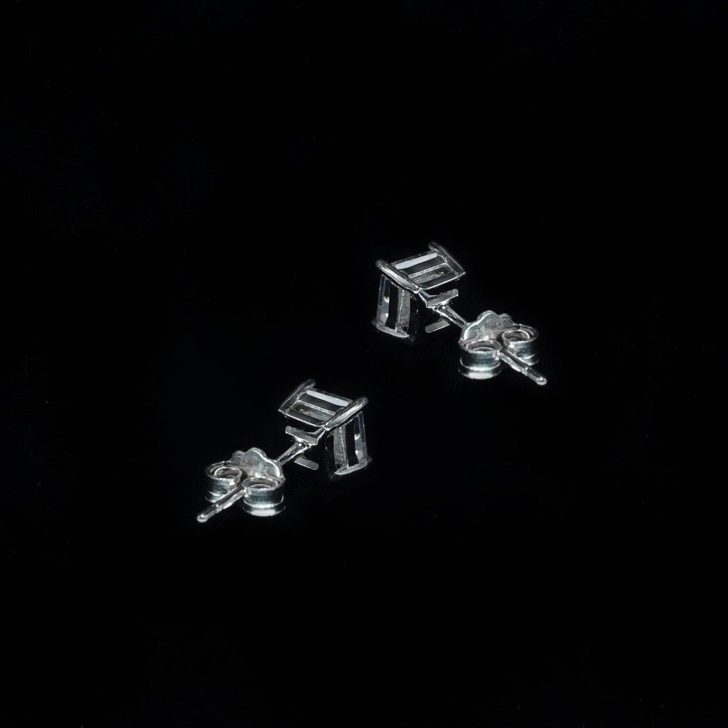 Minimal Luxe Solitaire Studs