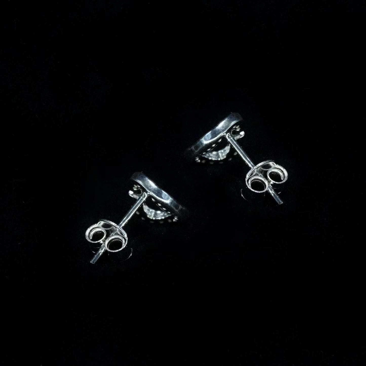 Seren Oval Spark Studs