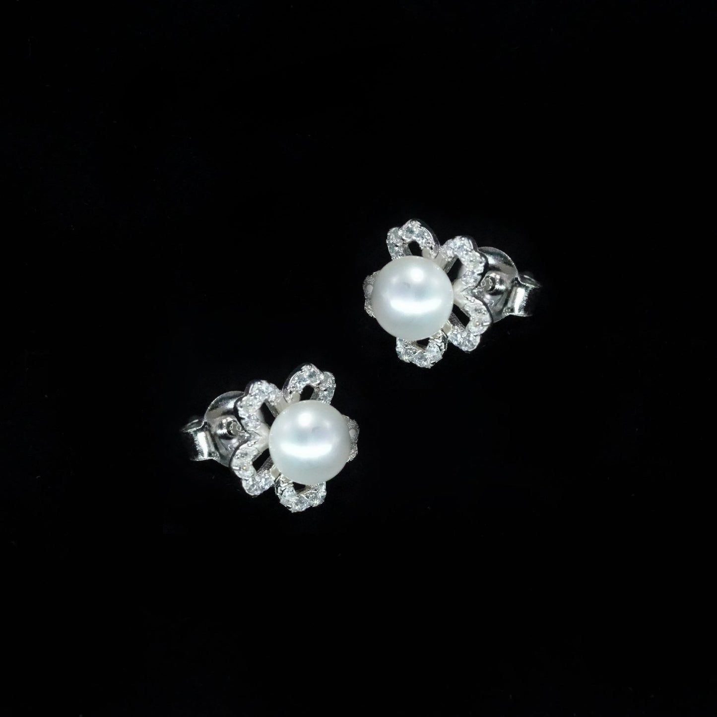 Flora Pearl Glow Studs