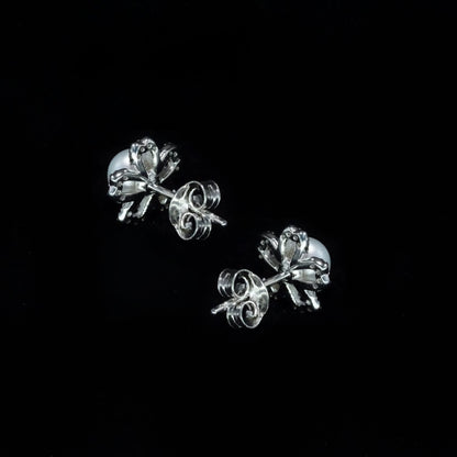 Flora Pearl Glow Studs