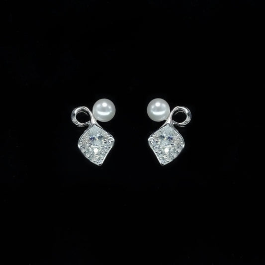 Pearl Leaf Spark Stud Earrings