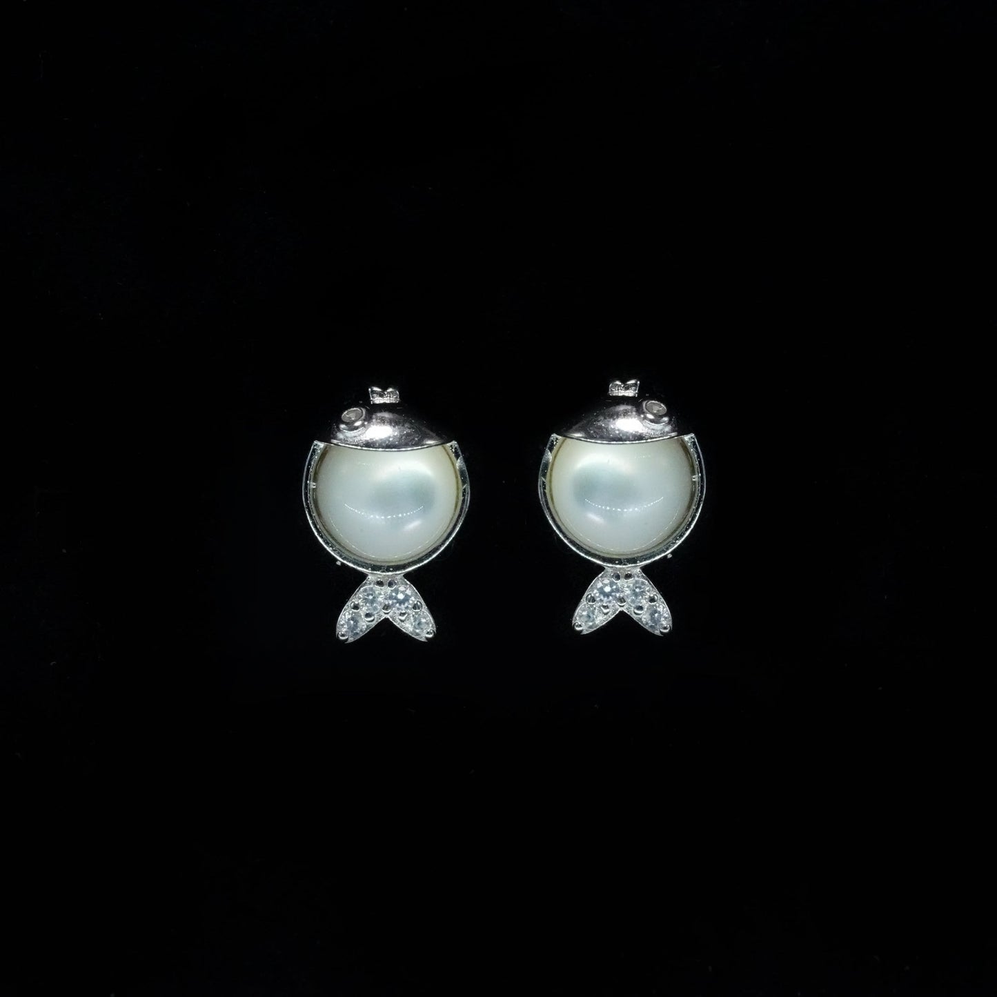 Little Pearl Fish Stud Earrings