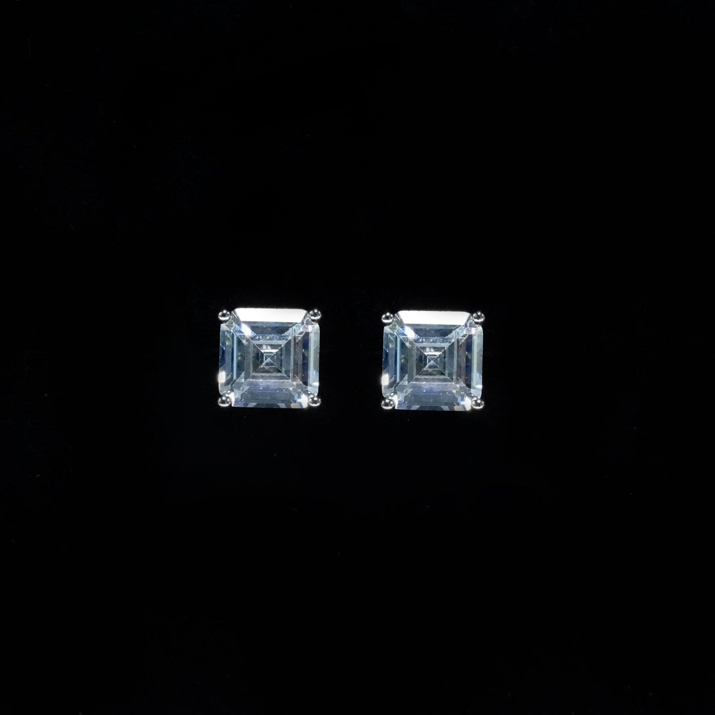 Minimal Luxe Solitaire Studs
