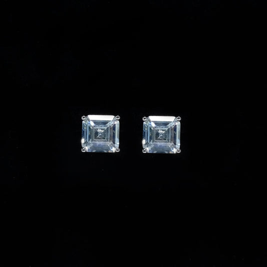 Minimal Luxe Solitaire Studs