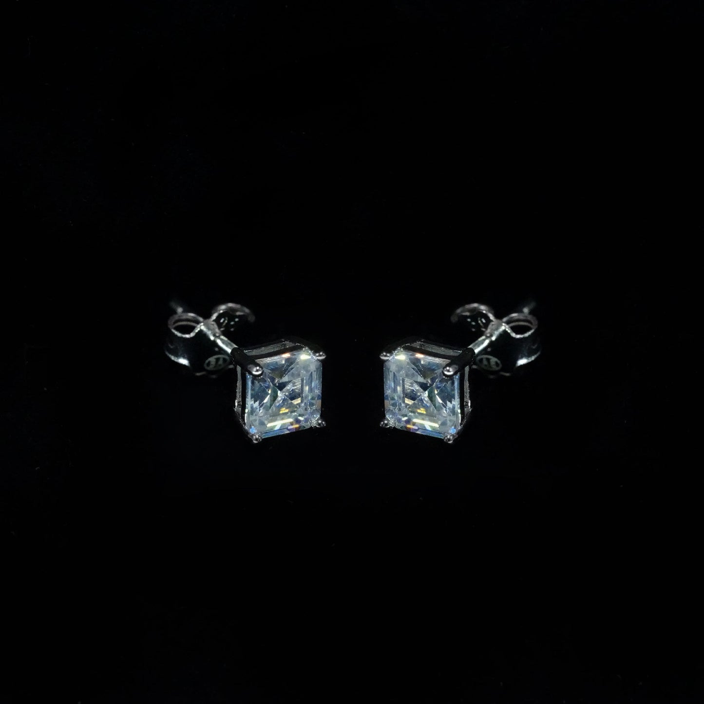 Minimal Luxe Solitaire Studs