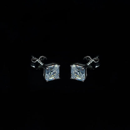 Minimal Luxe Solitaire Studs