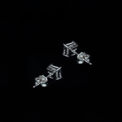 Minimal Luxe Solitaire Studs