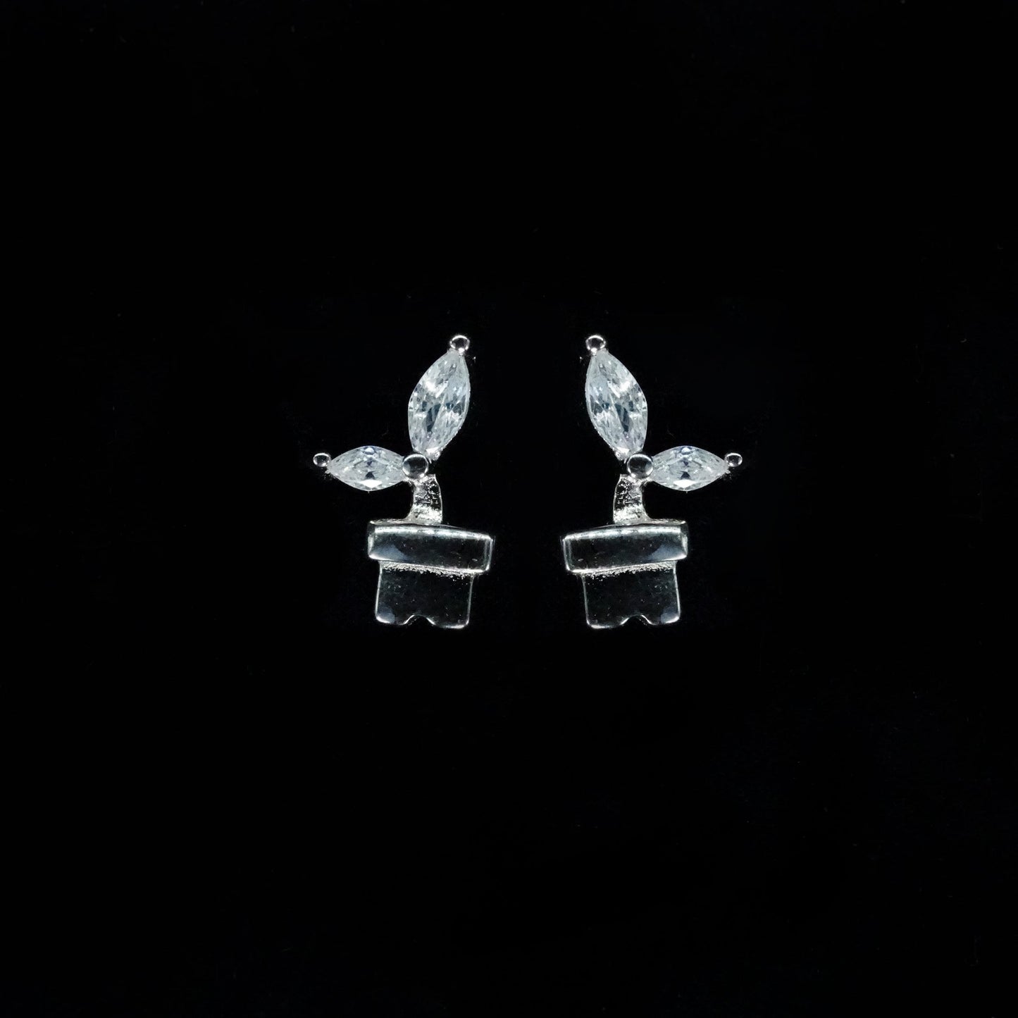 Crystal Leaf Pot Studs