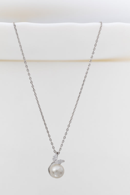 DewLeaf Pearl Pendant Necklace
