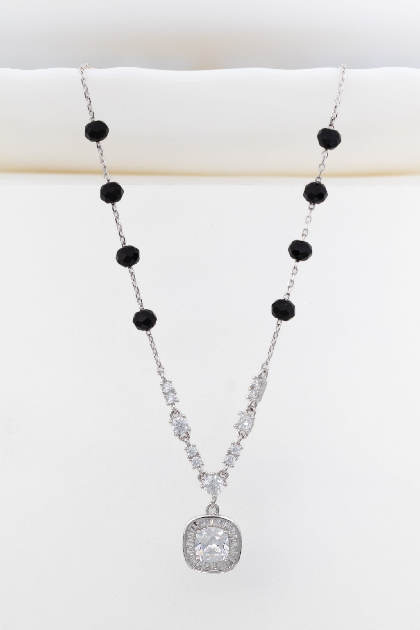 Black Bead Diamond-Dream Mangal Sutra