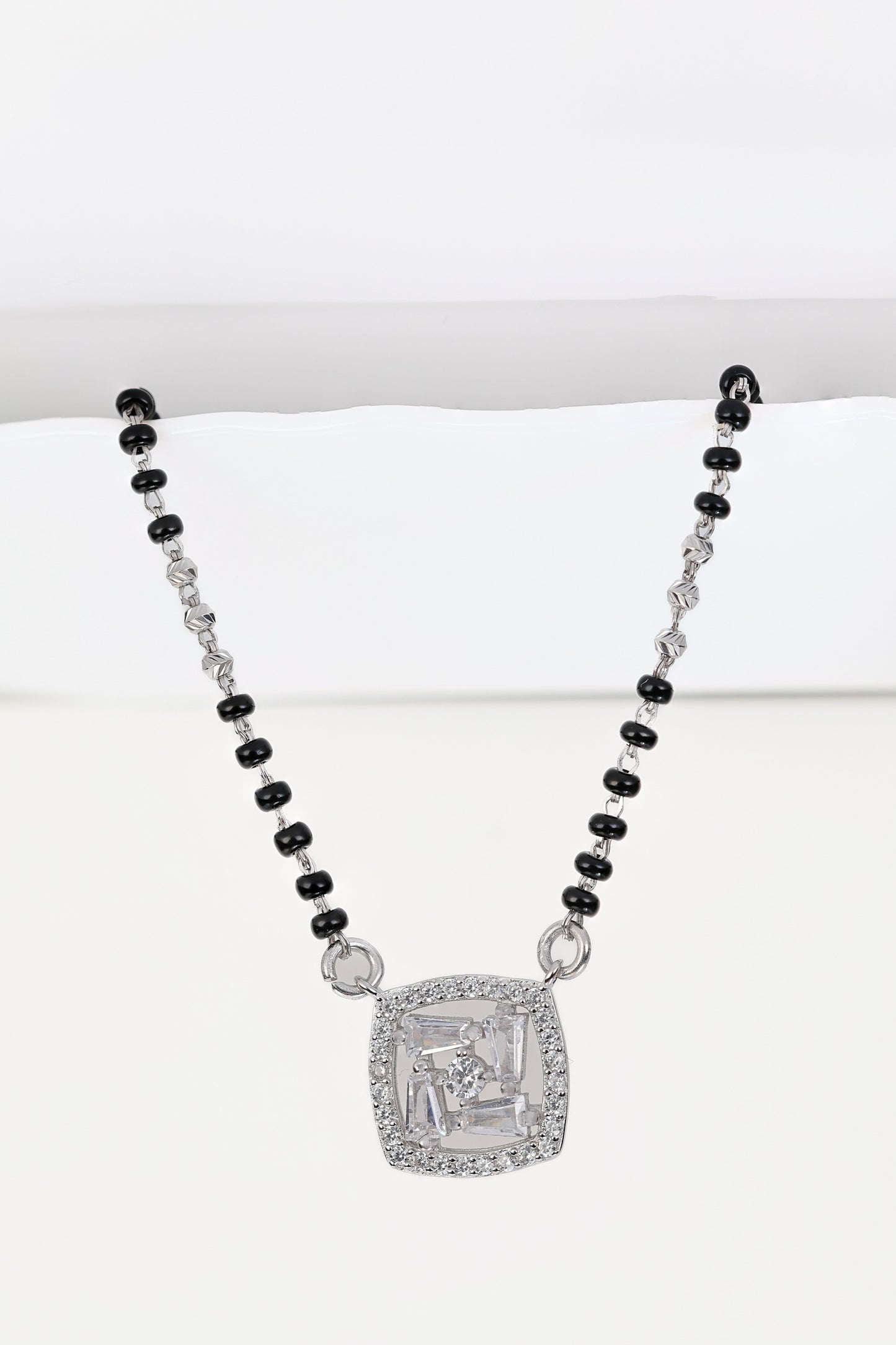 Square Mosaic Centre Solitaire Mangal Sutra
